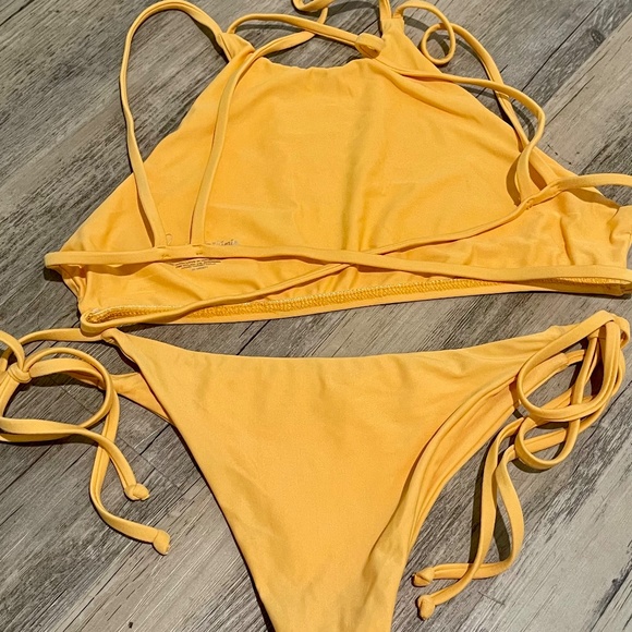 Frankies Bikini Mango Set - Picture 3 of 3